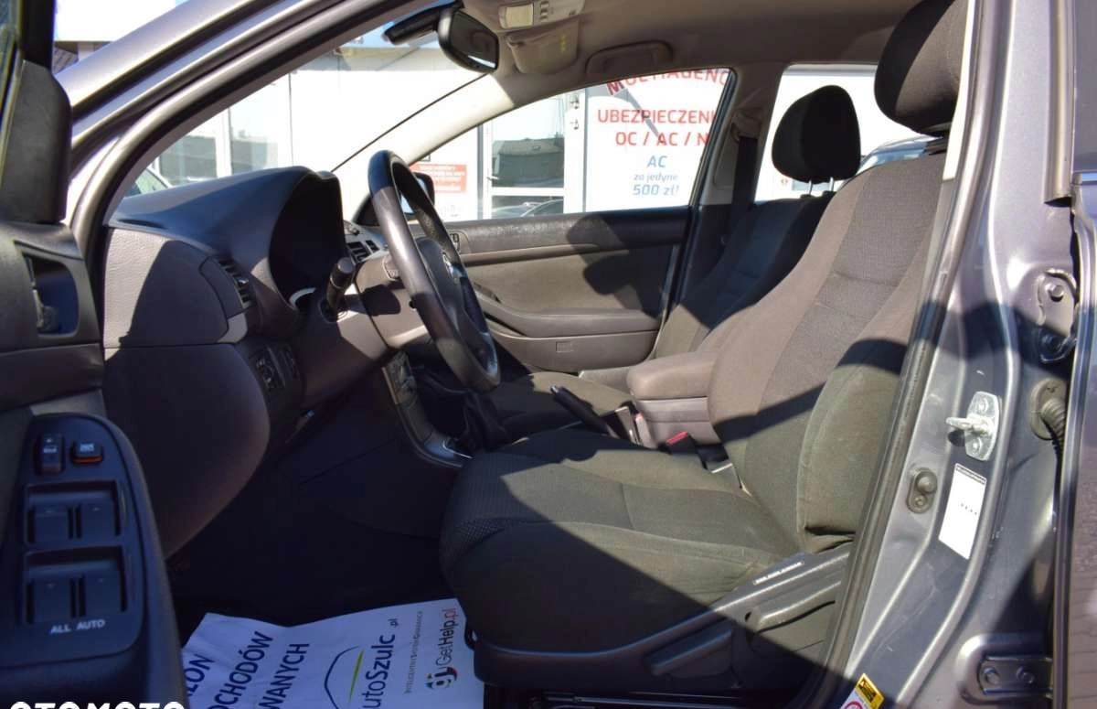 Toyota Avensis cena 19700 przebieg: 217711, rok produkcji 2005 z Gryfów Śląski małe 742